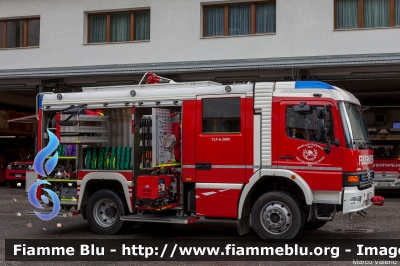 Mercedes-Benz Atego 4x4 I serie
Vigili del Fuoco
Unione Distrettuale Alta Pusteria
Corpo Volontario di Sesto (BZ)
Bezirksverband Oberpustertal
Freiwillige Fuerwehr Sexten
Allestito Rosenbauer
VF 22J BZ
Parole chiave: Mercedes-Benz Atego_4x4_Iserie VF22JBZ