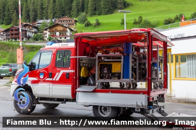 Iveco Daily 4x4 VI serie
Vigili del Fuoco
Unione Distrettuale Alta Pusteria
Corpo Volontario di Sesto (BZ)
Bezirksverband Oberpustertal
Freiwillige Fuerwehr Sexten
Allestito Ziegler
VF FW 3CH
Parole chiave: Iveco Daily_4x4_VIserie VFFW3CH