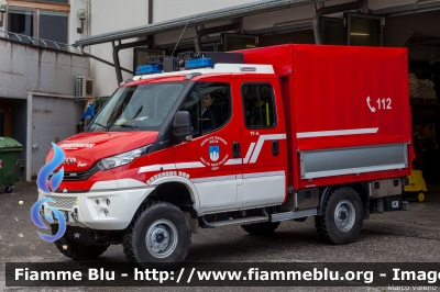 Iveco Daily 4x4 VI serie
Vigili del Fuoco
Unione Distrettuale Alta Pusteria
Corpo Volontario di Sesto (BZ)
Bezirksverband Oberpustertal
Freiwillige Fuerwehr Sexten
Allestito Ziegler
VF FW 3CH
Parole chiave: Iveco Daily_4x4_VIserie VFFW3CH