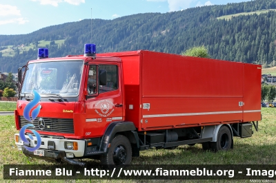 Mercedes-Benz 1124
Vigili del Fuoco
Unione Distrettuale Alta Pusteria
Bezirksverband Oberpustertal
Veicolo Ospitato dal Corpo Volontario di Dobbiaco
Allestito Schmitz
VF 0EK BZ
Parole chiave: Mercedes-Benz 1124 VF0EKBZ