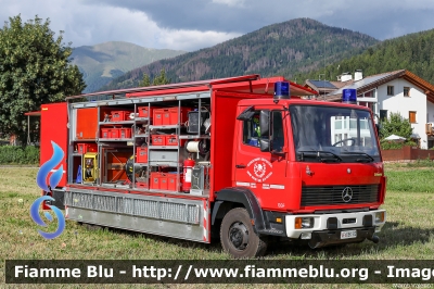 Mercedes-Benz 1124
Vigili del Fuoco
Unione Distrettuale Alta Pusteria
Bezirksverband Oberpustertal
Veicolo Ospitato dal Corpo Volontario di Dobbiaco
Allestito Schmitz
VF 0EK BZ
Parole chiave: Mercedes-Benz 1124 VF0EKBZ