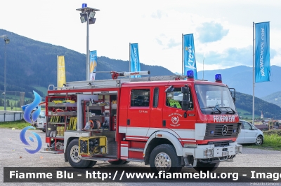 Merceds-Benz 1227
Vigili del Fuoco
Unione Distrettuale Alta Pusteria
Corpo Volontario di Valdaora di Sopra (BZ)
Bezirksverband Oberpustertal
Freiwillige Fuerwehr Oberolang
Allestito Rosenbauer
VF 09H BZ
Parole chiave: Merceds-Benz 1227 VF09HBZ