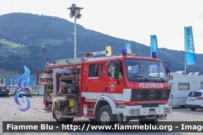 Merceds-Benz 1227
Vigili del Fuoco
Unione Distrettuale Alta Pusteria
Corpo Volontario di Valdaora di Sopra (BZ)
Bezirksverband Oberpustertal
Freiwillige Fuerwehr Oberolang
Allestito Rosenbauer
VF 09H BZ
Parole chiave: Merceds-Benz 1227 VF09HBZ