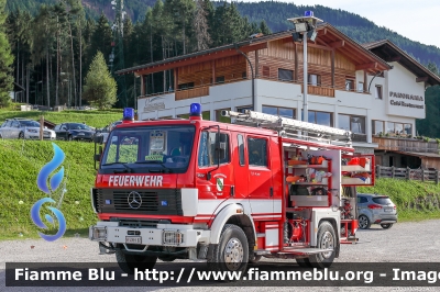 Merceds-Benz 1227
Vigili del Fuoco
Unione Distrettuale Alta Pusteria
Corpo Volontario di Valdaora di Sopra (BZ)
Bezirksverband Oberpustertal
Freiwillige Fuerwehr Oberolang
Allestito Rosenbauer
VF 09H BZ
Parole chiave: Merceds-Benz 1227 VF09HBZ