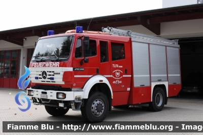 Mercedes-Benz 2038
Vigili del Fuoco
Unione Distrettuale Bassa Val Pusteria (BZ)
Bezirksverband Unterpustertal
Veicolo ospitato dal Corpo di Brunico
Allestimento Lohr
VF 0SK BZ
Parole chiave: Mercedes-Benz 2038 VF0SKBZ