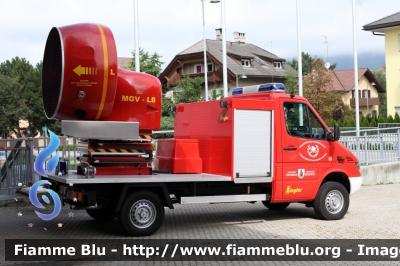 Mercedes-Benz Sprinter 4x4 II serie
Vigili del Fuoco
Unione Distrettuale Bassa Val Pusteria (BZ)
Bezirksverband Unterpustertal
Veicolo ospitato dal Corpo di Brunico
Allestimento Ziegler
VF 1AL BZ
Parole chiave: Mercedes-Benz Sprinter_4x4_IIserie VF1ALBZ