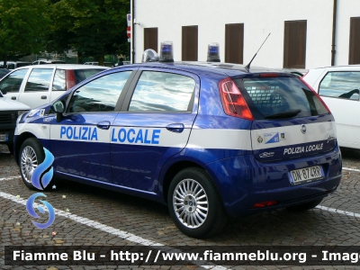 Fiat Grande Punto
Polizia Locale 
Oderzo (TV)
mezzo dotato di cellula di sicurezza 
Allestimento Battiston
Parole chiave: Fiat Grande_Punto