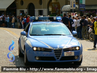 Alfa Romeo 159
Polizia di Stato
Polizia Stradale
in scorta al Giro d'Italia 2012 
POLIZIA F7287
Parole chiave: Alfa-Romeo 159 PoliziaF7287 Giro_Italia_2012