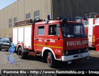 Iveco OM 79-13
Vigili del Fuoco
Comando Provinciale di Pavia
Distaccamento Volontario di Mortara (PV)
AutoPompaSerbatoio
VF 13562
Parole chiave: Iveco OM 79-13 VF13562