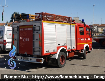 Iveco OM 79-13
Vigili del Fuoco
Comando Provinciale di Pavia
Distaccamento Volontario di Mortara (PV)
AutoPompaSerbatoio
VF 13562
Parole chiave: Iveco OM 79-13 VF13562