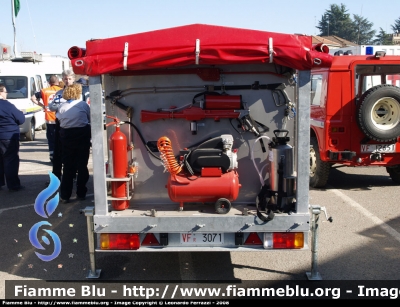 rimorchio NBCR
Vigili del Fuoco
VF R 3071

Parole chiave: Vigili_del_Fuoco VFR3071 VVF rimorchio_polisoccorso carrello