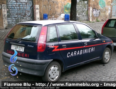 Fiat Punto I serie
Carabinieri
presso Esercito Italiano
EI AP 271
Parole chiave: Fiat Punto_Iserie EIAP271 CC Festa_della_Repubblica_2007