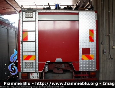 Iveco OM 160
Vigili del Fuoco
AutoPompaSerbatoio allestimento Baribbi
VF 11996
Parole chiave: Iveco OM 160 VF11996