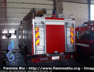 Iveco OM 79-13
Vigili del Fuoco
AutoPompaSerbatoio
VF 13542
Parole chiave: Iveco OM 79-13 VF13542