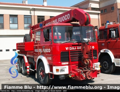 Fiat 697NP
Vigili del Fuoco
Comando Provinciale di Rimini
AutoGru da 16 ton allestimento Cristanini
VF 10429
Parole chiave: Fiat 697NP VF10429