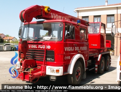 Fiat 697NP
Vigili del Fuoco
Comando Provinciale di Rimini
AutoGru da 16 ton allestimento Cristanini
VF 10429
Parole chiave: Fiat 697NP VF10429