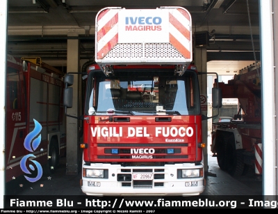 Iveco EuroFire 150E27 I serie
Vigili del Fuoco
Comando Provinciale di Pesaro
VF 20967
Parole chiave: Iveco EuroFire_150E27_Iserie VF20967