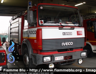 Iveco 190-26
Vigili del Fuoco
AutoBottePompa
VF 17254
Parole chiave: Iveco 190-26 VF17254