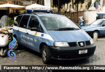 Seat Alhambra II serie
Polizia di Stato
Polizia Stradale in servizio sull'Autostrada A22 Modena - Brennero
Polizia B4941
Parole chiave: Seat Alhambra PoliziaB4941 Festa_della_Polizia_2003