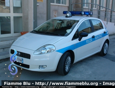 Fiat Grande Punto
Polizia Municipale Ragusa
Vettura con colore livrea errato perché troppo chiaro e successivamente corretto
Parole chiave: Fiat Grande_Punto PM_Ragusa