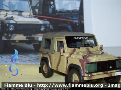 Land Rover Defender 90
Veicolo Ricognitivo Missione Somalia 
1° Rgt CC Parà Tuscania 
Scala 1:43 veicolo riprodotto basandosi sulla livrea del LR Defender 110 dello stesso reparto 
Parole chiave: Land-Rover Defender_90 CC