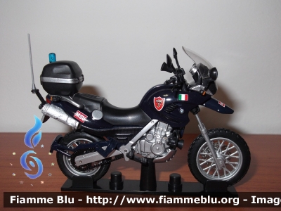 Bmw F650GS
Carabinieri 
MSU Missione Balcani - Anno 1999
Scala 1/43
Parole chiave: Bmw F650GS