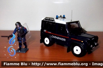 Land Rover Defender 90
Btg Carabinieri
I° Brigata Mobile - Assetto Antisommossa O.P. -  1999

Parole chiave: Land-Rover Defender_90