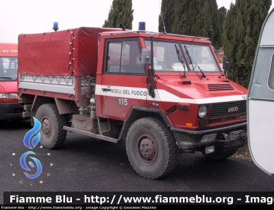 Iveco VM90
Vigili del Fuoco
VF 18101
Parole chiave: Iveco VM90 VF18101 Terremoto Molise 2002