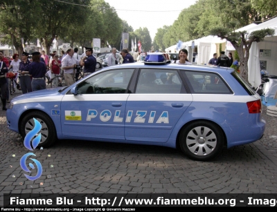 Audi A4 Avant IV serie
Polizia di Stato
Polizia Stradale in servizio sulla A22 Modena-Brennero
Autovettura appartenente alla prima fornitura
POLIZA F3500
Parole chiave: Audi A4_Avant_IVserie Polizia F3500