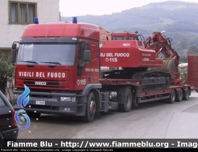 Iveco EuroTech 440E42
Vigili del Fuoco
VF 20928
Parole chiave: Iveco EuroTech_440E42 VF20928 VF19932 Terremoto Molise 2002