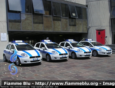 Fiat Grande Punto e Fiat Nuova Bravo
Polizia Locale Genova
Inaugurazione dei nuovi veicoli in dotazione alla P.M. di Genova: 9 Grande punto ed 1 Bravo in allestimento Ciabilli
Parole chiave: Fiat Grande_Punto Fiat Nuova_Bravo