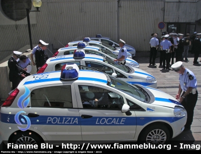 Fiat Grande Punto e Fiat Nuova Bravo
Polizia Locale Genova
Inaugurazione dei nuovi veicoli in dotazione alla P.M. di Genova: 9 Grande punto ed 1 Bravo in allestimento Ciabilli
Parole chiave: Fiat Grande_Punto Fiat Nuova_Bravo