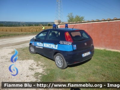 Fiat Grande Punto 
Polizia Municipale Comune di Baschi (TR) post. servizio associato dei comuni di Alviano, Avigliano Umbro, Baschi e Montecchio
Parole chiave: Fiat_Grande_Punto_Polizia_Municipale_Comune_Baschi_Terni