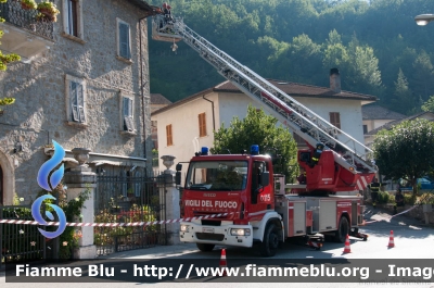 Iveco EuroFire 150E28 II serie
Vigili del Fuoco
Comando Provinciale di Modena
AutoScala da 30 metri allestimento Iveco-Magirus
VF 22939
Parole chiave: Iveco EuroFire_150E28_IIserie VF22939 Terremoto_2016