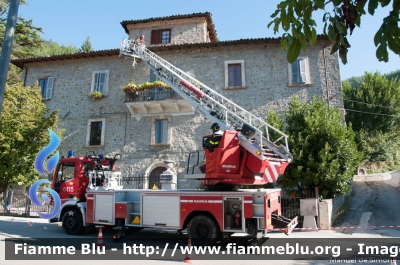 Iveco EuroFire 150E28 II serie
Vigili del Fuoco
Comando Provinciale di Modena
AutoScala da 30 metri allestimento Iveco-Magirus
VF 22939
Parole chiave: Iveco EuroFire_150E28_IIserie VF22939 Terremoto_2016