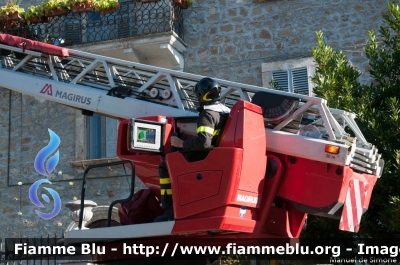 Iveco EuroFire 150E28 II serie
Vigili del Fuoco
Comando Provinciale di Modena
AutoScala da 30 metri allestimento Iveco-Magirus
VF 22939
Parole chiave: Iveco EuroFire_150E28_IIserie VF22939 Terremoto_2016