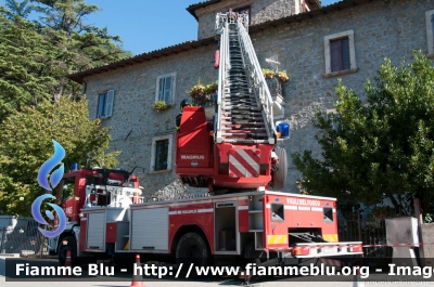 Iveco EuroFire 150E28 II serie
Vigili del Fuoco
Comando Provinciale di Modena
AutoScala da 30 metri allestimento Iveco-Magirus
VF 22939
Parole chiave: Iveco EuroFire_150E28_IIserie VF22939 Terremoto_2016