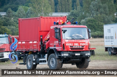 Iveco EuroCargo 150E28 4x4 III serie
Vigili del Fuoco
Colonna Mobile Regionale
Autocarro con gru PM allestimento Iveco-Magirus
VF 26683
Parole chiave: Iveco EuroCargo_150E28_4x4_IIIserie VF26683