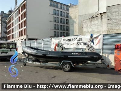 Gommone
Polizia Locale Milano
Parole chiave: Gommone