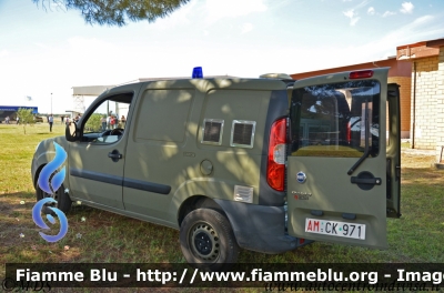 Fiat Doblò II serie
Carabinieri
Polizia Militare presso l'Aereonautica Militare Italiana
Scuola Marescialli AM Viterbo
Nucleo Cinofili
AM CK 971
Parole chiave: Fiat Doblò_IIserie AMCK971