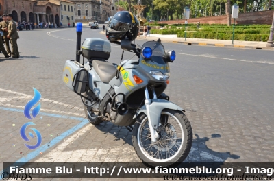 Aprilia Pegaso 650 II serie
Guardia di Finanza
GdiF 11654
Parole chiave: Aprilia Pegaso_650_IIserie GdiF11654