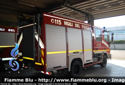 Iveco City2000 100E21 I serie
Vigili del Fuoco
Comando Provinciale di Chieti
Distaccamento di Ortona (CH)
AutoPompaSerbatoio allestimento Iveco-Magirus
VF 21820
Parole chiave: Iveco City2000_100E21_Iserie VF21820