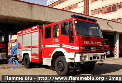 Iveco EuroFire 140E28 4x4 I serie
Vigili del Fuoco
Comando Provinciale di Ascoli
AutoPompaSerbatoio allestimento Iveco-Magirus
VF 22765
Parole chiave: Iveco EuroFire_140E28_4x4_Iserie VF22765