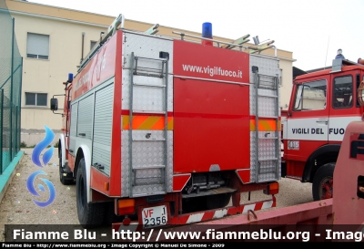 Iveco OM 160
Vigili del Fuoco 
Comando Provinciale di Pescara 
AutoPompaSerbatoio allestimento Baribbi
VF 12356
Parole chiave: Iveco OM 160 VF12356