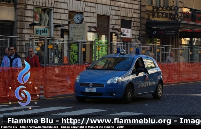 Fiat Grande Punto
Polizia di Stato 
Autovettura con Logo Fiat di Colore Rosso 
POLIZIA F9661
Parole chiave: Fiat_Grande_Punto F9661