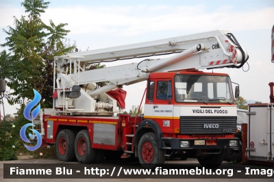 Iveco 330-26
Vigili del Fuoco
Comando Provinciale di Bari
Snorkel allestimento Cella
fotografato presso l'officina Iveco Luigi Ferrari
VF 14406
Parole chiave: Iveco 330-26 VF14406