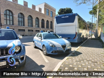 Alfa Romeo Nuova Giulietta - Quarta Fornitura
Polizia di Stato
Allestimento NCT
Decorazione grafica Artlantis
POLIZIA M5043
Parole chiave: Alfa_Romeo Nuova_Giulietta - Quarta_Fornitura POLIZIAM5043