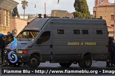 Iveco Daily III serie
Guardia di Finanza
Automezzo Blindato per Ordine Pubblico
GdiF 246 AY
Parole chiave: Iveco Daily_IIIserie GdiF246AY