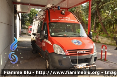 Iveco Daily IV serie
Vigili del Fuoco
Comando Provinciale di Napoli
Nucleo Soccorso Subacqueo Acquatico
Allestimento Elevox
VF 25308
Parole chiave: Iveco Daily_IVserie VF25308