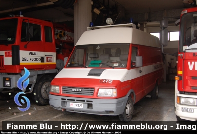 Iveco Daily II serie
Vigili del Fuoco 
Comando di Chieti 
VF17527
Parole chiave: Vigili del Fuoco  VF17527